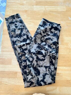 Lululemon leggings size 4